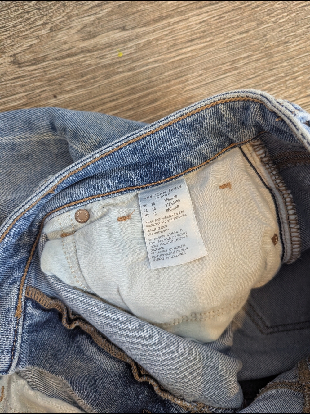 American Eagle Mom Jeans Size 10 Medium Wash High Rise 27 Inch Inseam - Picture 5 of 11